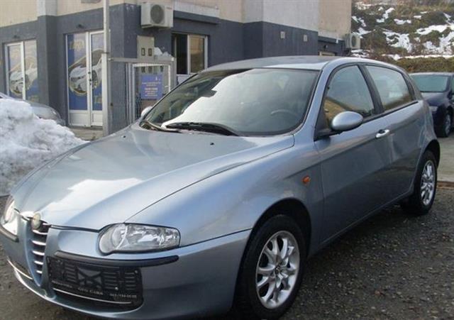 Alfa-Romeo-147-1-6TS--02