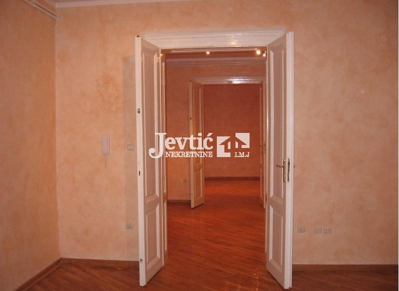 Stan-u-Centar-Kosančićeva-Venac