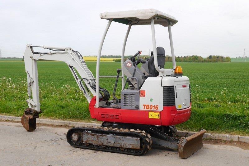 Mini-bager-Takeuchi-TB-016--2013