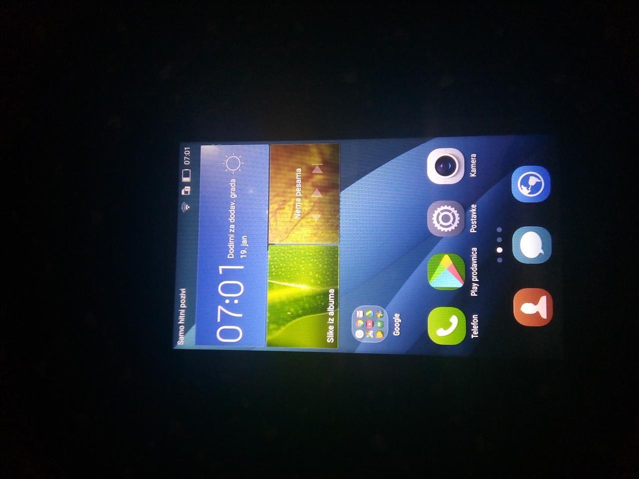 Prodajem-huawei-y560