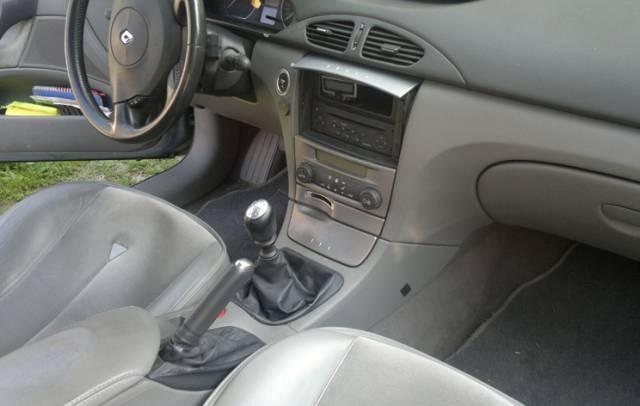 -Renault-Laguna--04