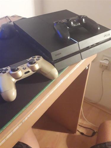 Play Station 4