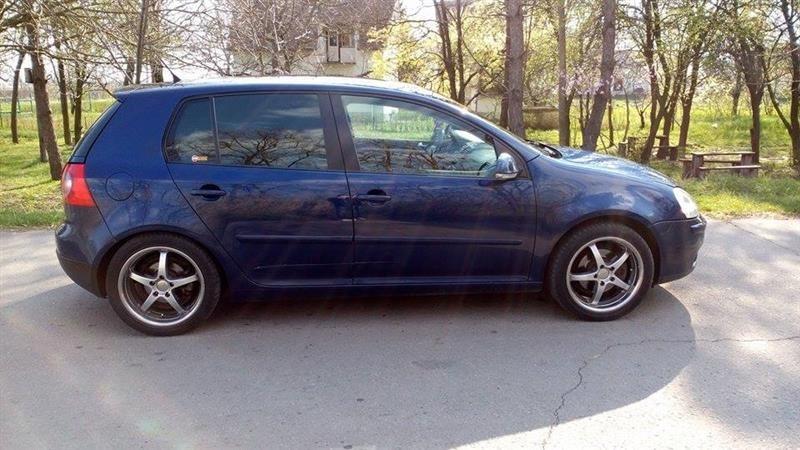 VW-Golf--06
