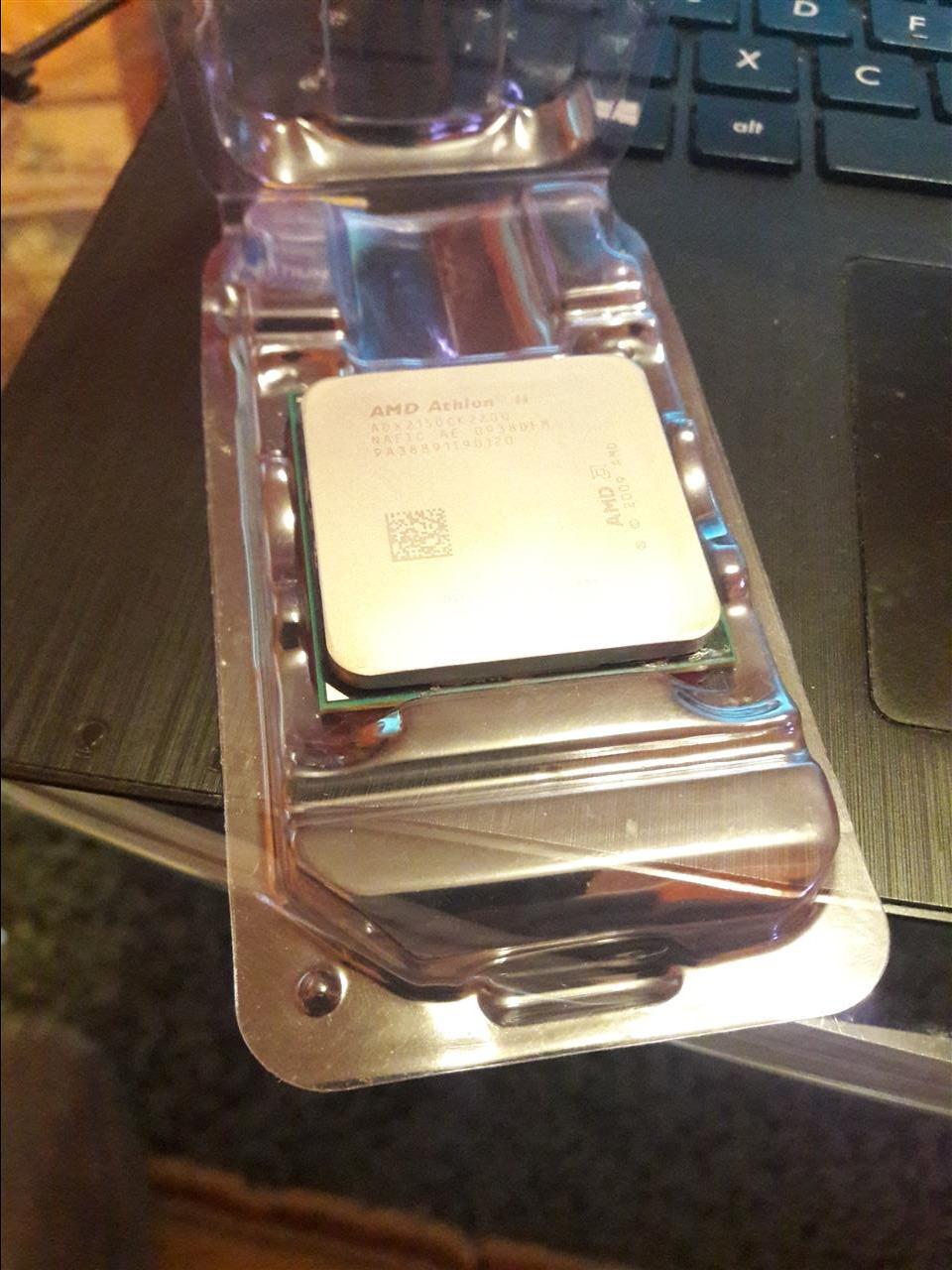 Procesor-AMD-Athlon-II-X2-215