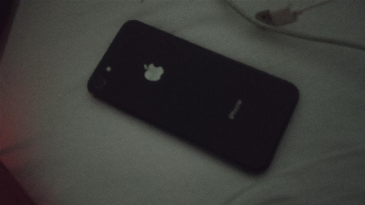 Prodajem-Iphone-8