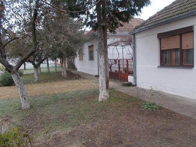 Kucu u Pavlisu kod Vrsca