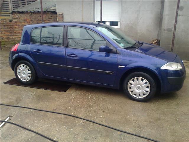 Renault--Megan-1-6--03