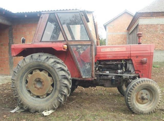 Traktor IMT-560
