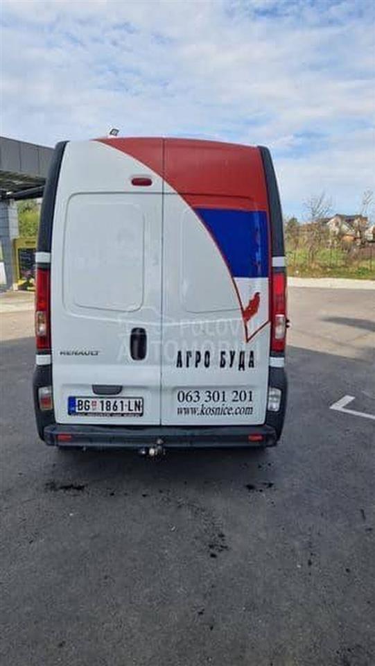 Renault-Trafic-2-0