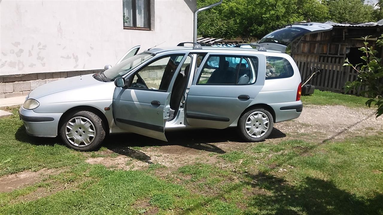Renault-Megane-Karavan--01