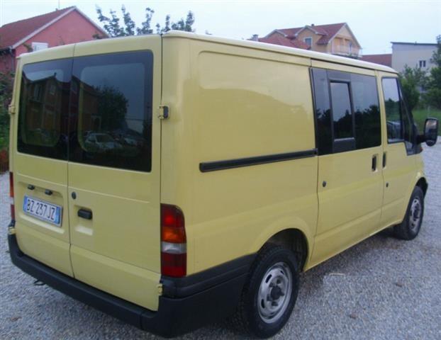 Ford-Transit-Conect--02