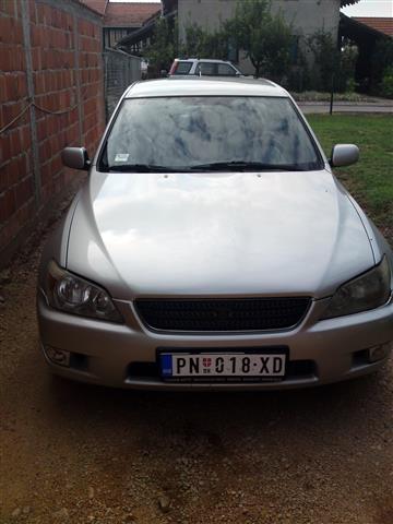 Lexus-IS-200