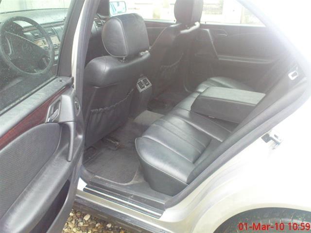Mercedes-E-220--97