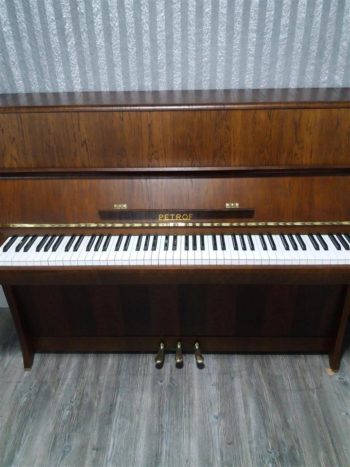 Petrof-114-3-pedale