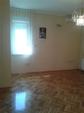 Nov-trosoban-stan-80m2-