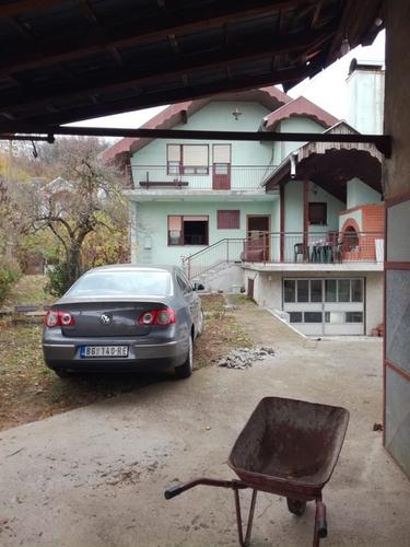Prodaja kuce-Jagodina