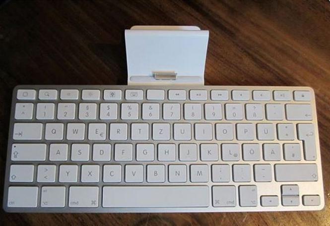 Apple iPad Keyboard Dock