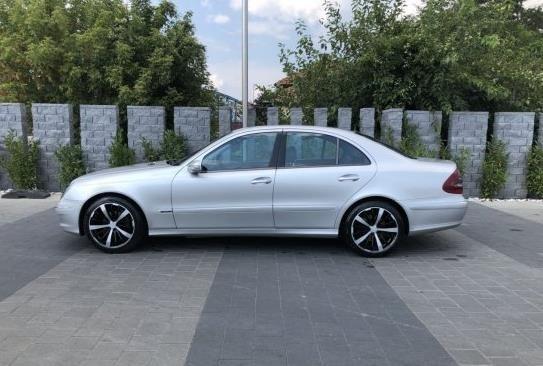 2003-Mercedes-E-270-W211-Avantgarde
