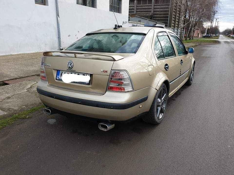 VOLKSWAGEN-BORA
