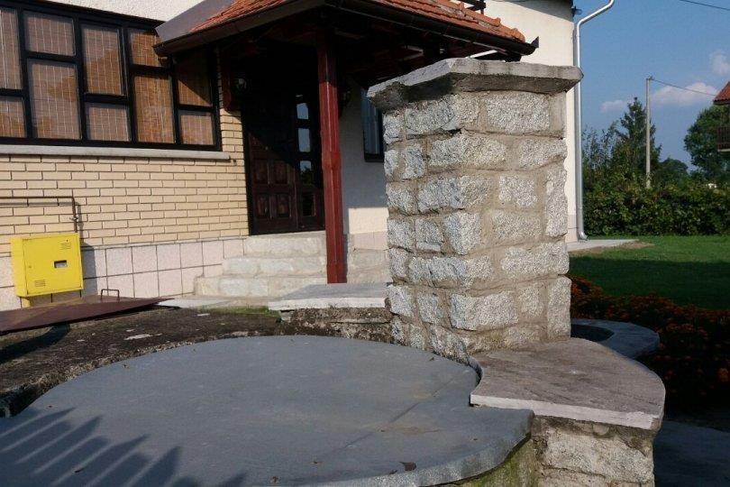 Prodajem-kucu