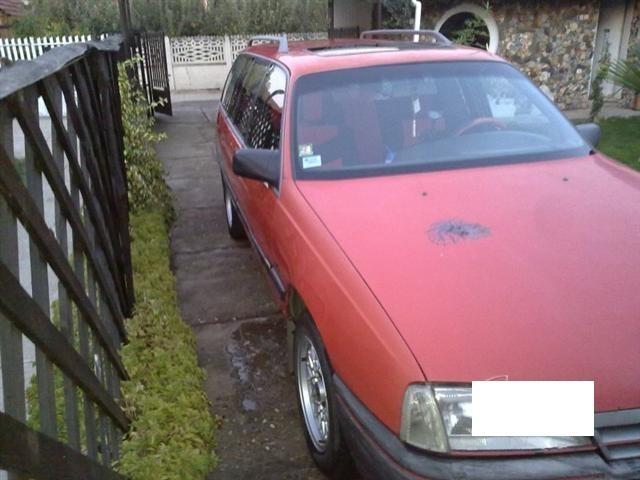 Opel-Omega-caravan-2-0i--90