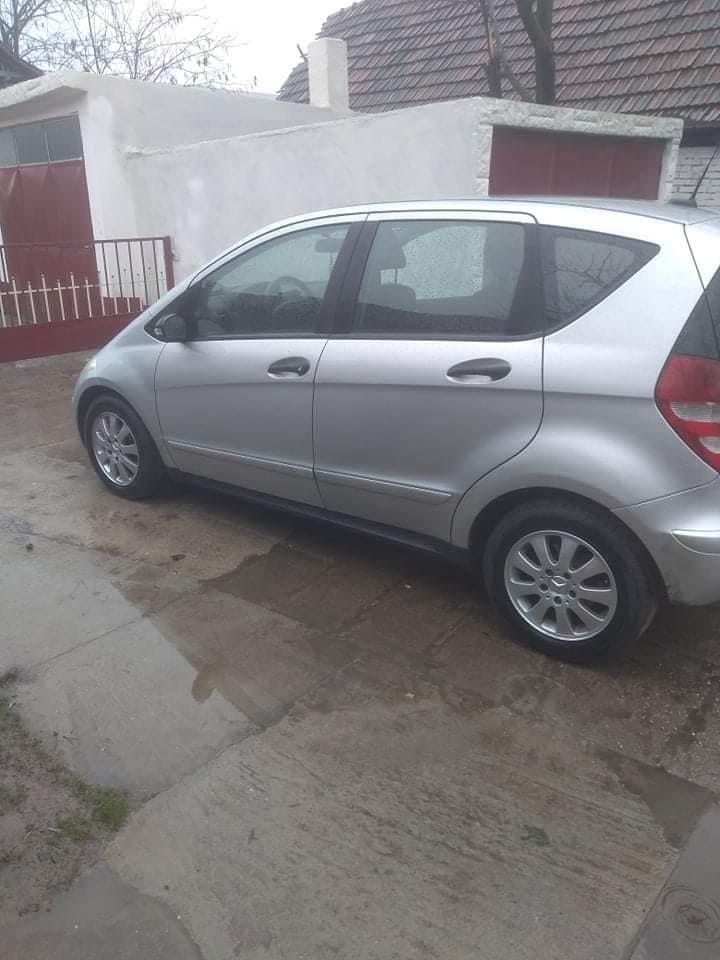 MERCEDES-A180