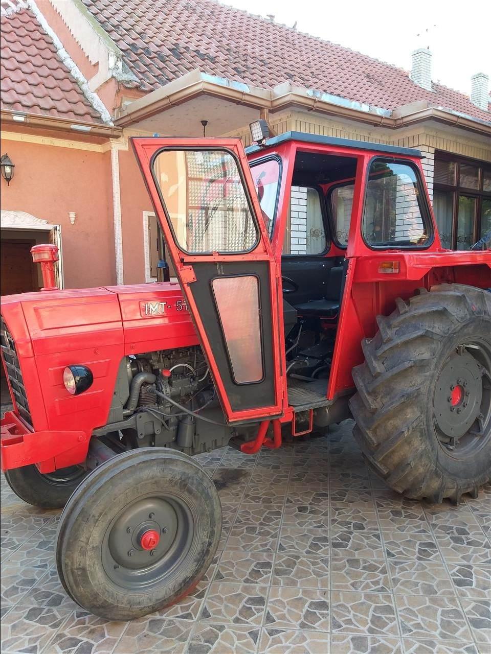 Prodajem-traktor-IMT-577-u-perfektno-stanje