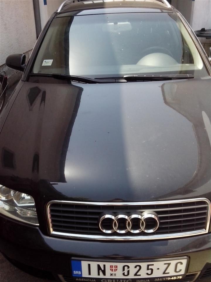 Audi-A4--04