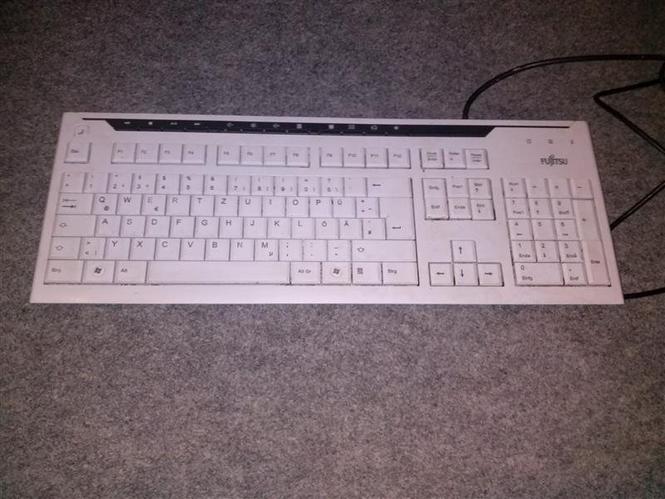 Tastatura RAVNA