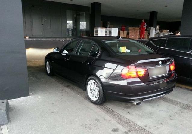 BMW-320-I--11