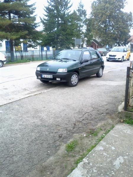 Renault-Clio--93