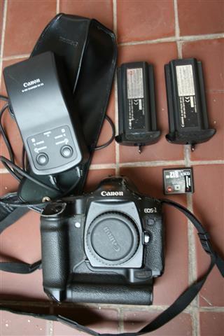 Canon-EOS-1D-mark-II-digital-SLR