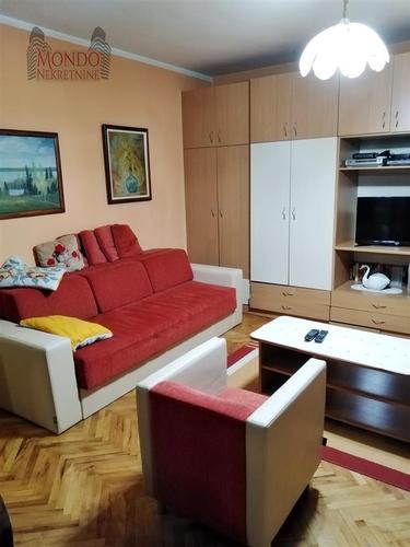 SALONSKI 3.5 SOBAN, CENTAR