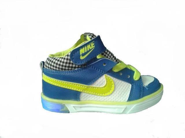 DECIJE-NIKE-SA-SVETLECIM-DJONOM
