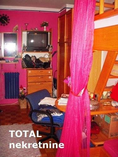 Uknjizen troiposoban duplex stan