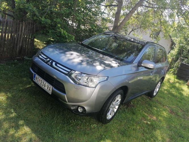Outlander 2013 2.2 D