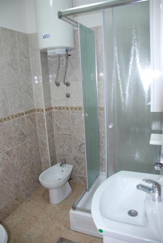 KUĆA-SA-TRI-STANA