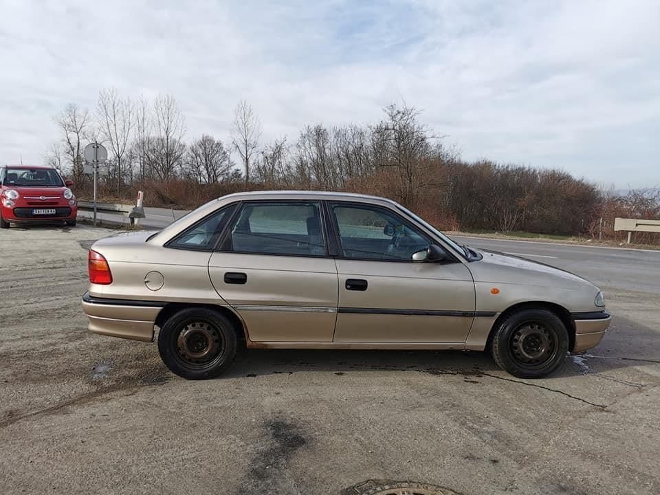 Opel-Astra-1-6-16v