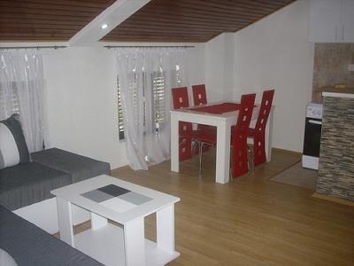 Izdaje-se-Stan-od-45m2-u-Budva