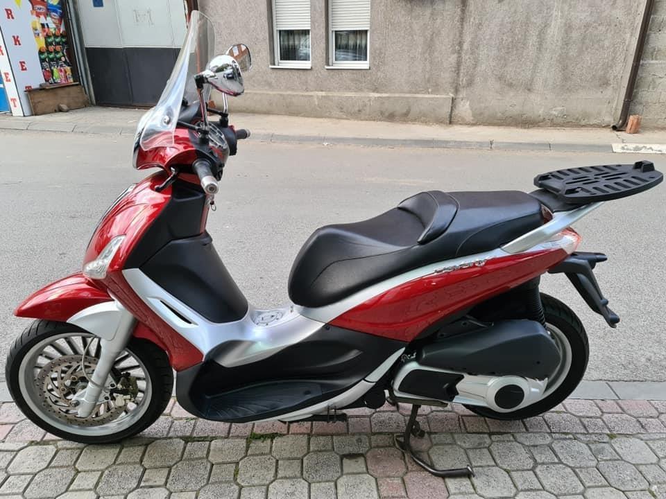 Piaggio-Beverly-300-2010-god