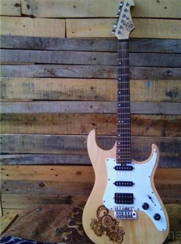 Gitara Washburn