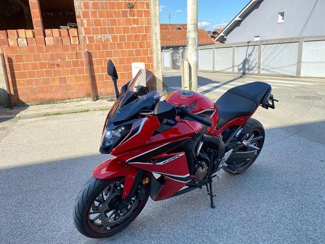 Honda CBR 650cc stranac