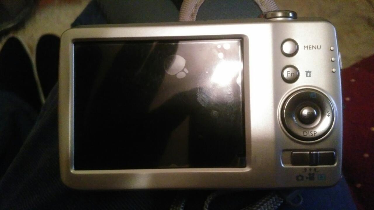 Prodajem-Benq-AE100-14mp