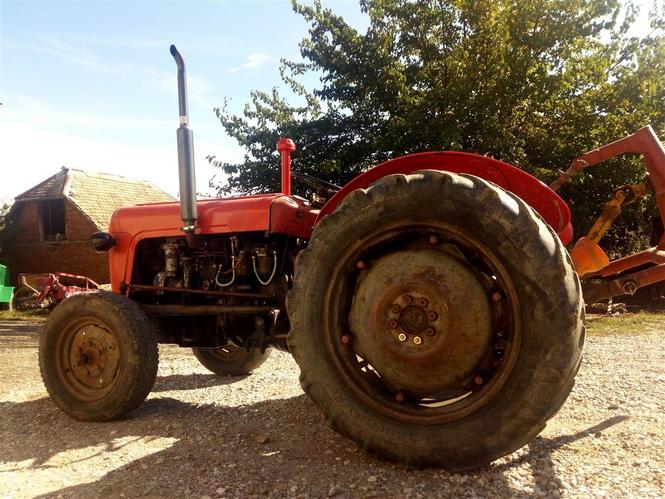 Traktor Ferguson533