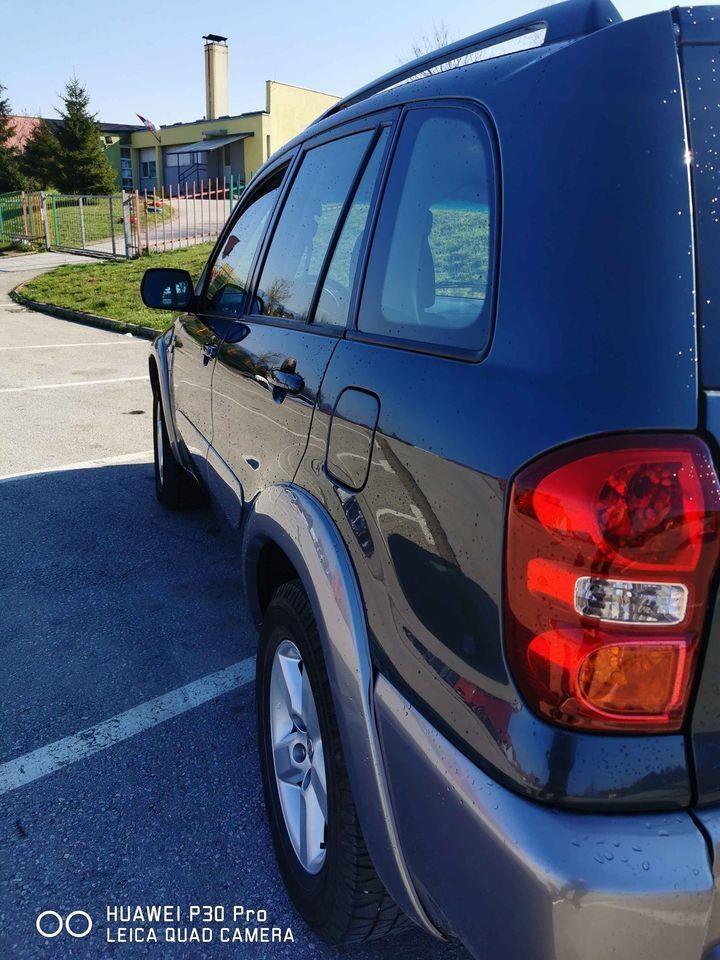 Rav-4-2-0d4d-2004god
