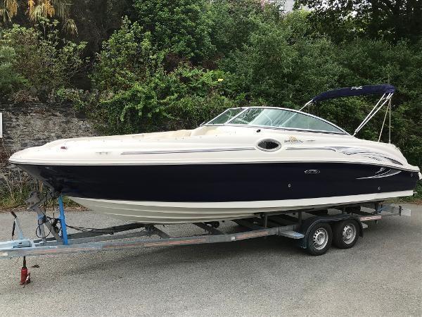Sea Ray 240 Sundeck