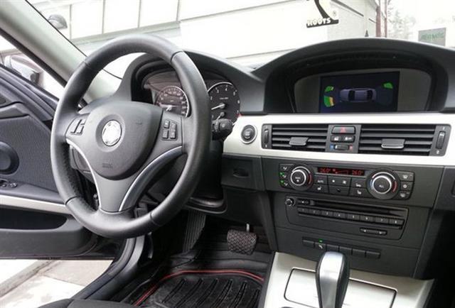 BMW-320-I--11