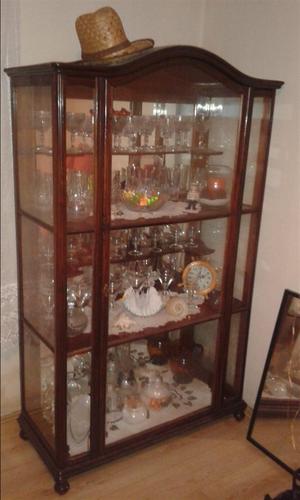 Prodaje se VITRINA