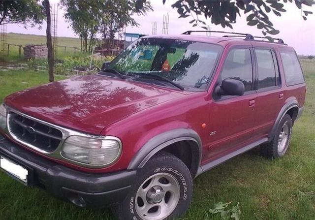 Ford Explorer XLT -01