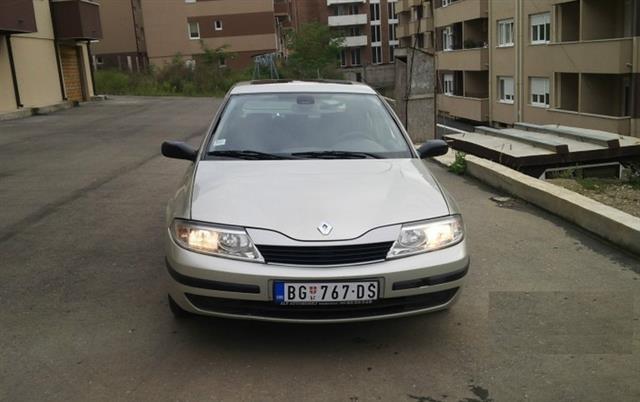 Renault-Laguna-1-9dci-authentique--01-